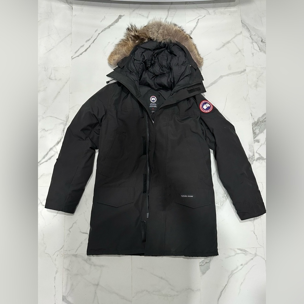 Canada Goose Classic black Down Coat with natural Fur SIZE S - NWT.